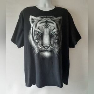 White Tiger men's black short-sleeve graphic t-shirt size 2XL